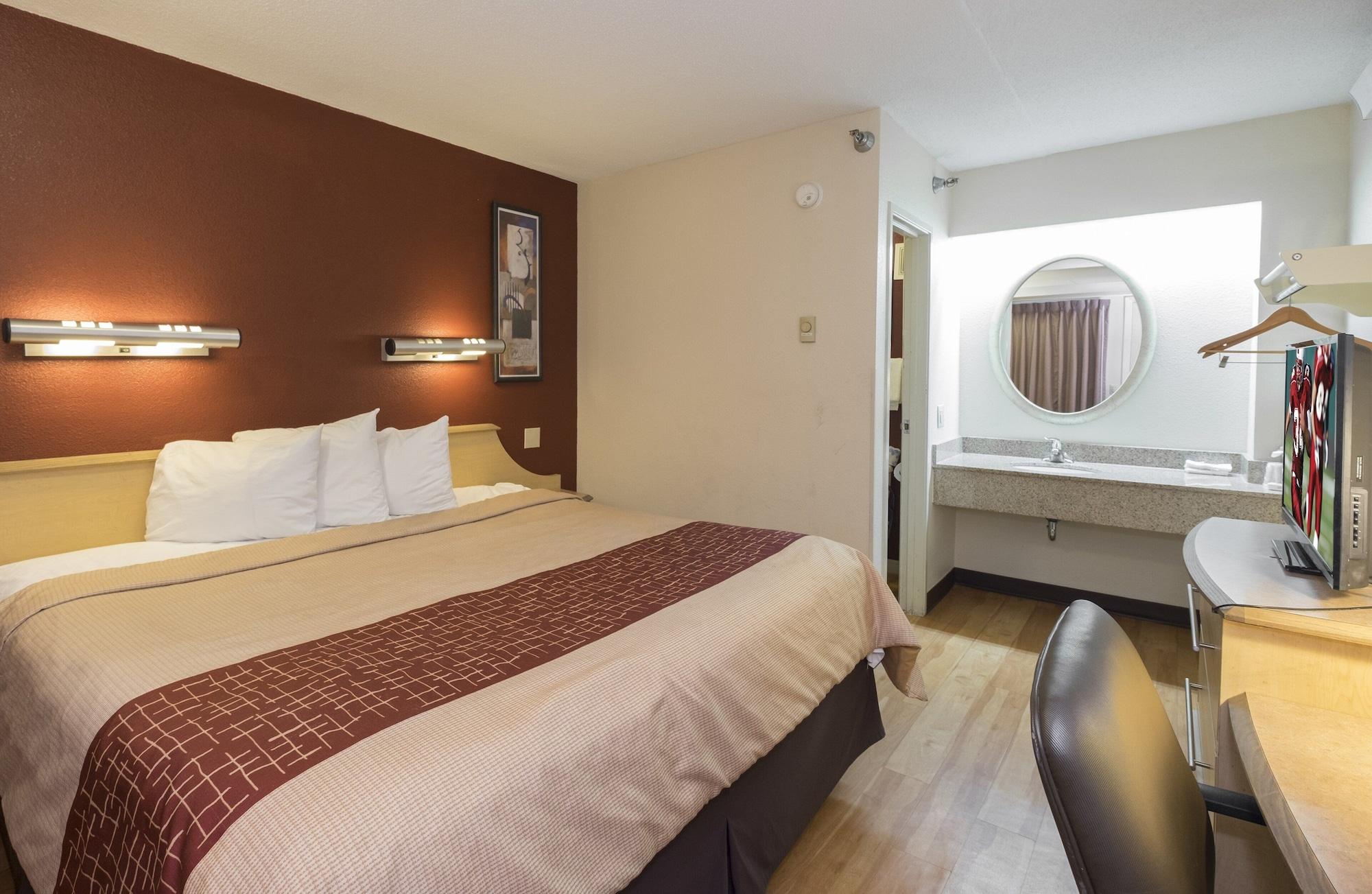 Red Roof Inn Cincinnati - Шарънвил Екстериор снимка