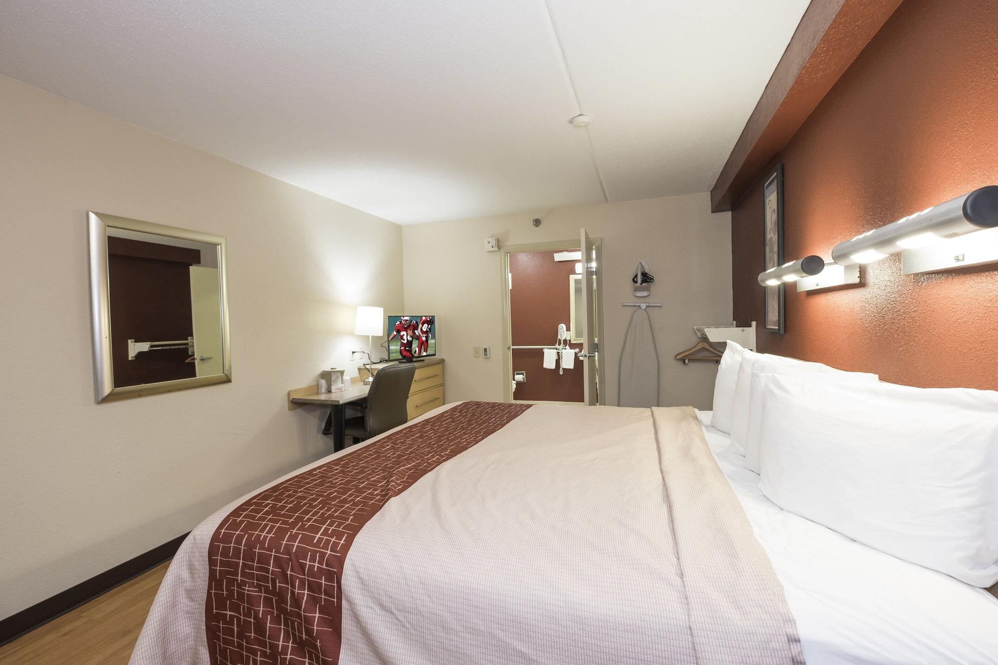 Red Roof Inn Cincinnati - Шарънвил Екстериор снимка