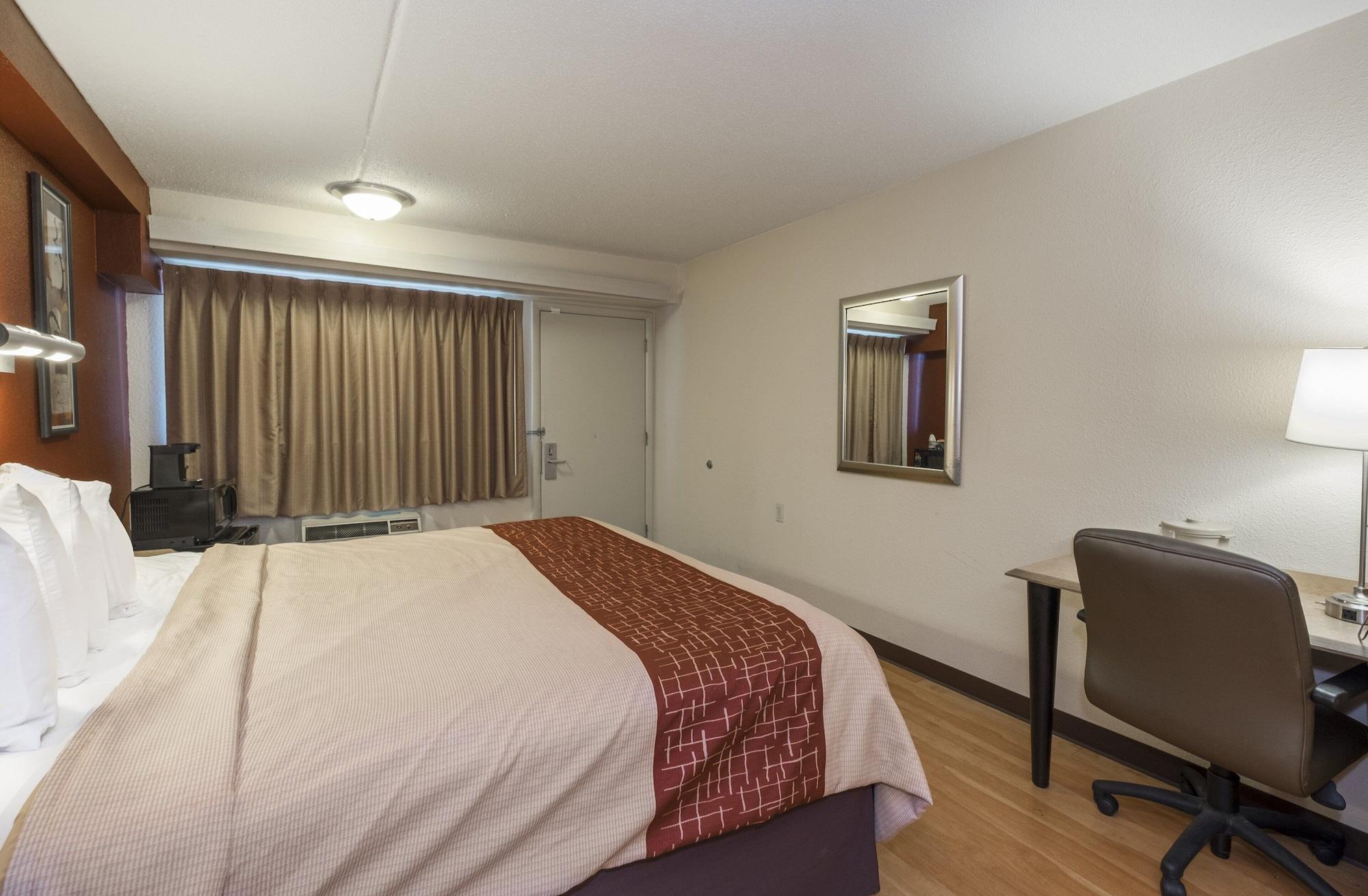 Red Roof Inn Cincinnati - Шарънвил Екстериор снимка