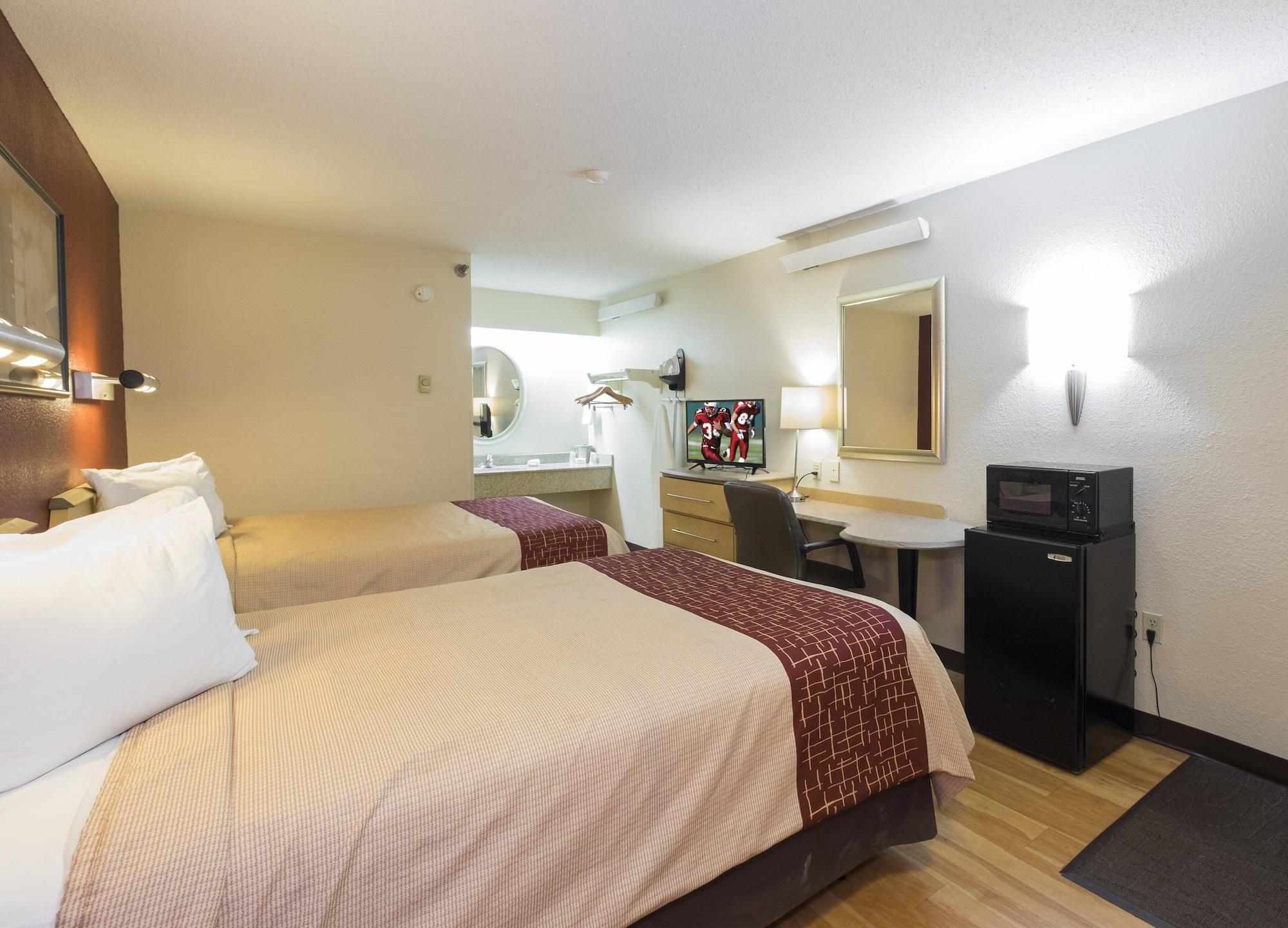 Red Roof Inn Cincinnati - Шарънвил Екстериор снимка