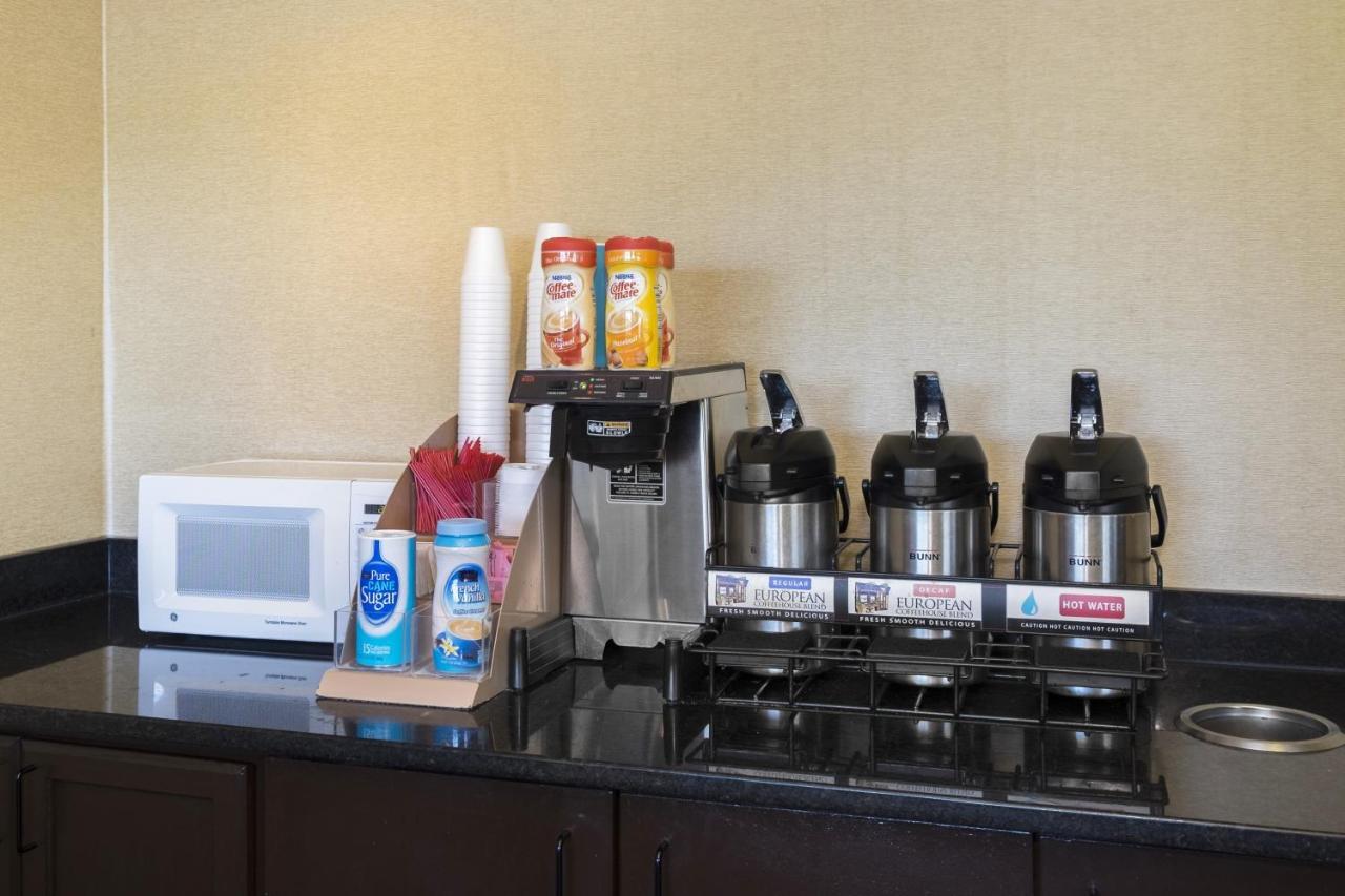 Red Roof Inn Cincinnati - Шарънвил Екстериор снимка