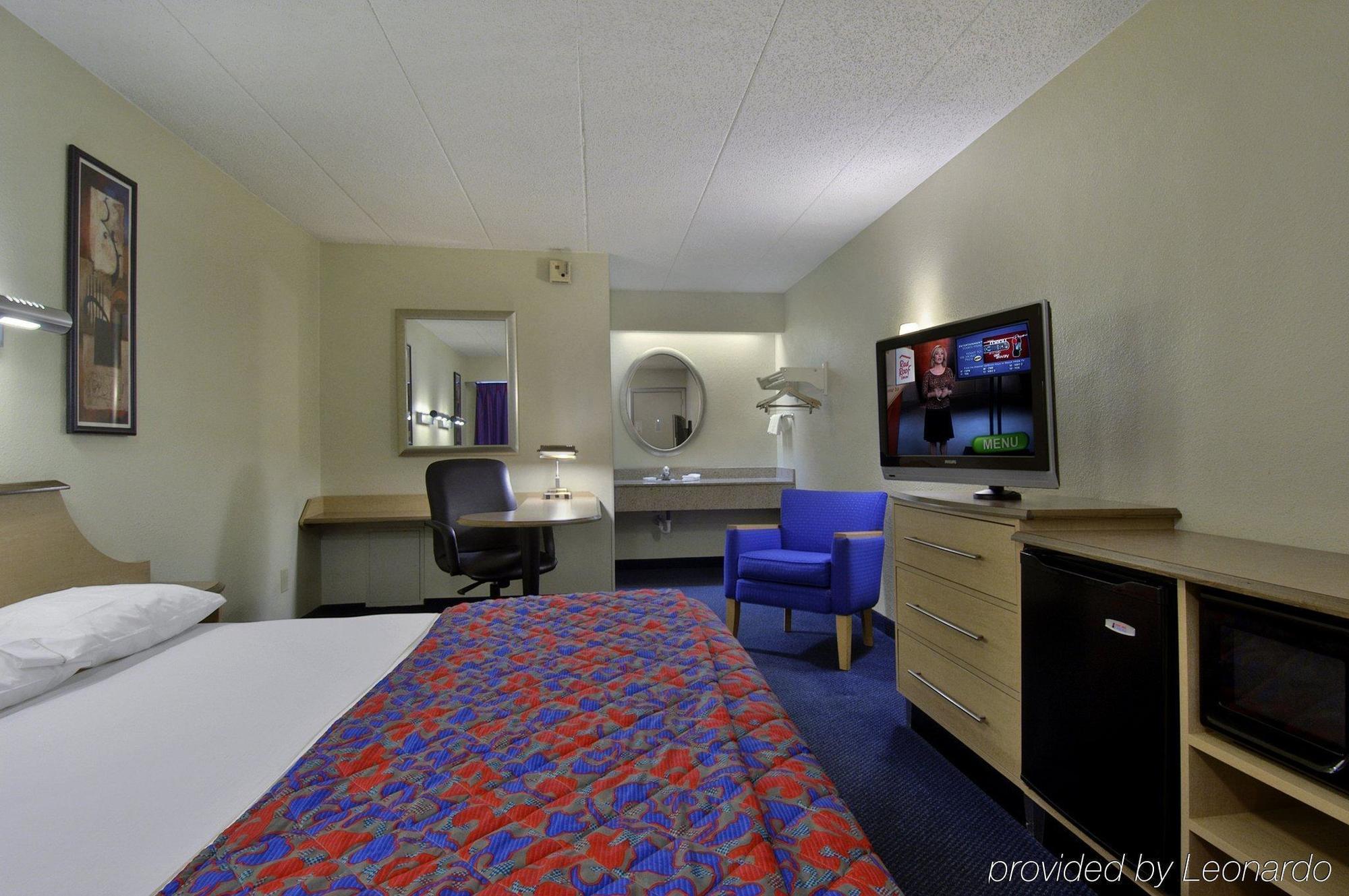 Red Roof Inn Cincinnati - Шарънвил Екстериор снимка