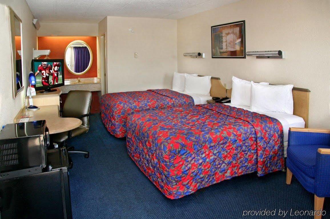 Red Roof Inn Cincinnati - Шарънвил Екстериор снимка
